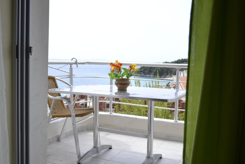 Riviera Rooms Himarë Chambre photo