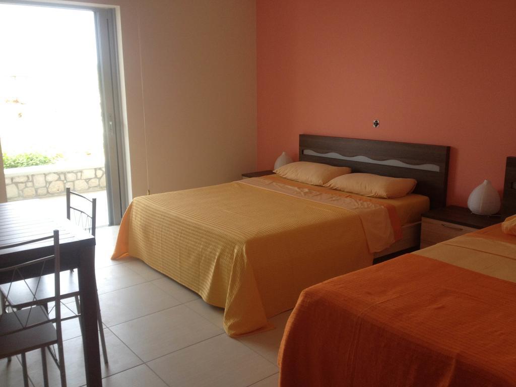 Riviera Rooms Himarë Chambre photo