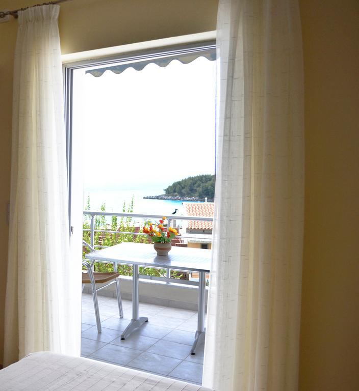Riviera Rooms Himarë Chambre photo